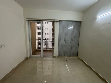 Room in 3 BHK Apartment at Signature Global Prime, Sector 63a – for Rent