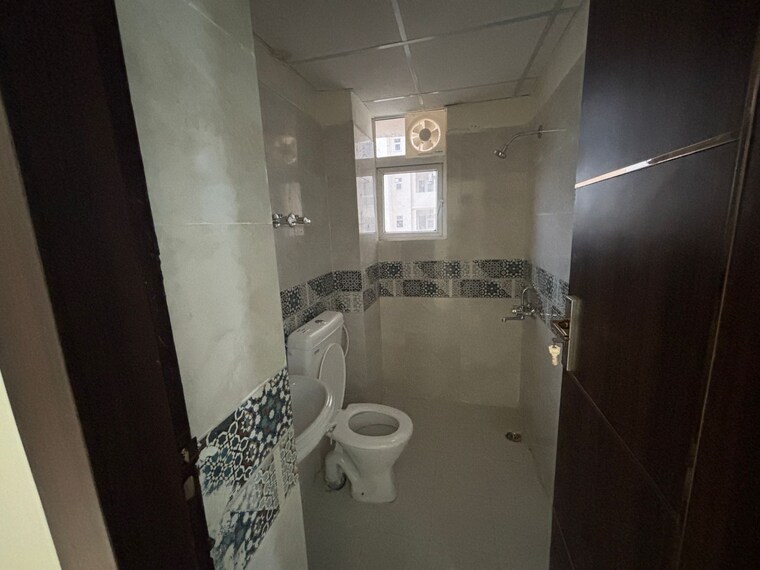 Bathroom, signature-global-prime 3 Bedroom 1232 Sq.Ft. Apartment In Sector 63a Gurgaon 9419490