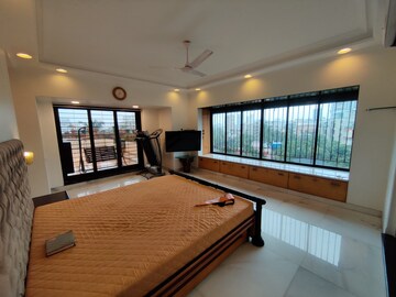 Master Bedroom in 3 BHK Apartment at Felicia Apartment, Pali Hill – for Rent