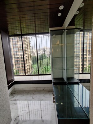 Room in 3 BHK Apartment at Felicia Apartment, Pali Hill – for Rent