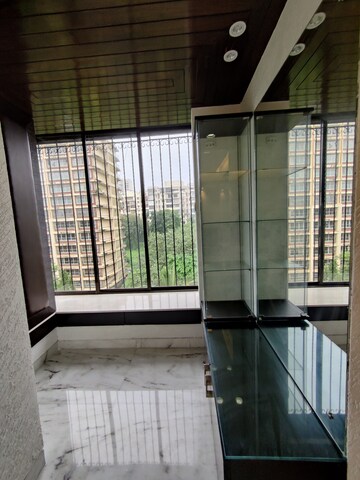 Room in 3 BHK Apartment at Felicia Apartment, Pali Hill – for Rent