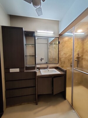  3 BHK Apartment at Felicia Apartment, Pali Hill – for Rent