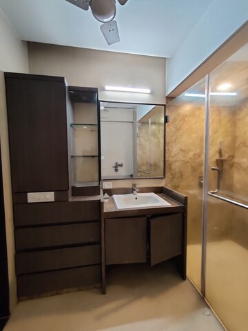  3 BHK Apartment at Felicia Apartment, Pali Hill – for Rent