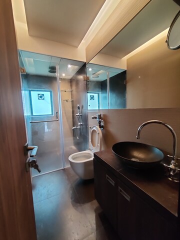 Bathroom in 3 BHK Apartment at Felicia Apartment, Pali Hill – for Rent