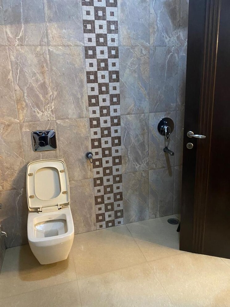 Bathroom, defence colony 3 Bedroom 325 Sq.Yd. Builder Floor In Defence Colony Delhi 9419599