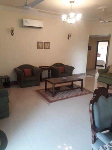 3 BHK Builder Floor For Rent in Sector 11