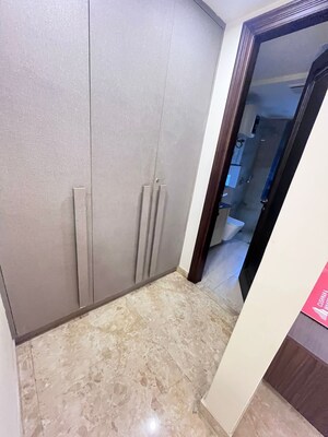 Building Lobby in 3 BHK Builder Floor at Sector 31 – for Rent