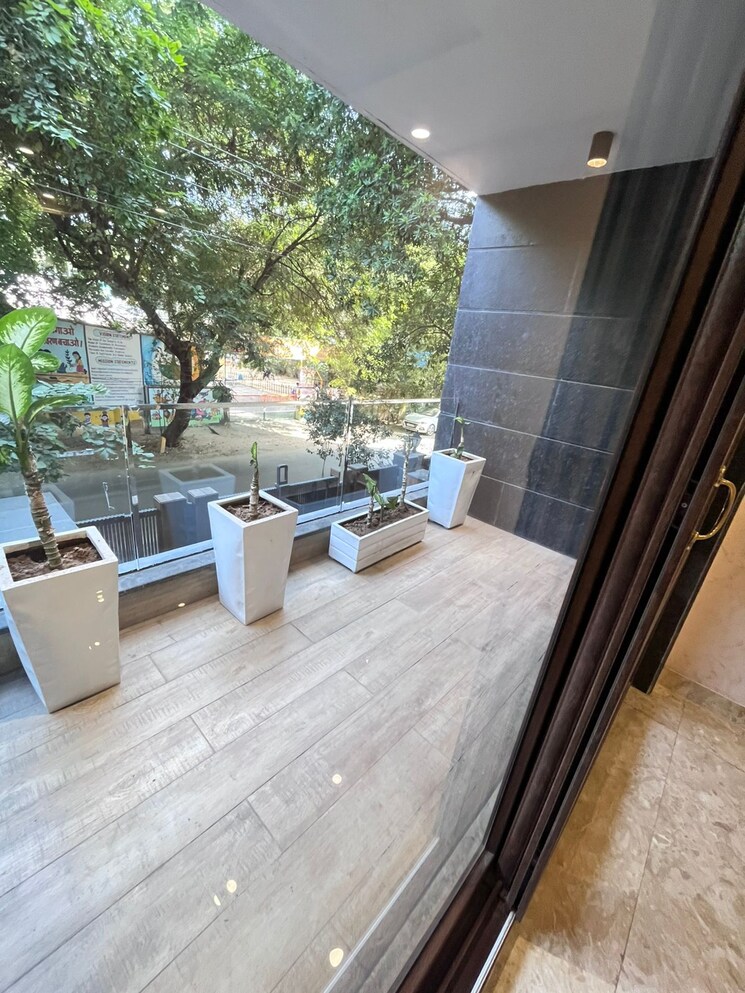 Balcony, sector 31 3 Bedroom 2588 Sq.Ft. Builder Floor In Sector 31 Gurgaon 9419701