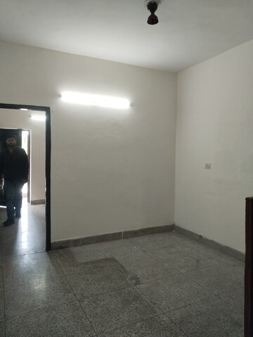 Room in 2.5 BHK Builder Floor at Dev Homes 5, Sector 37 – for Rent