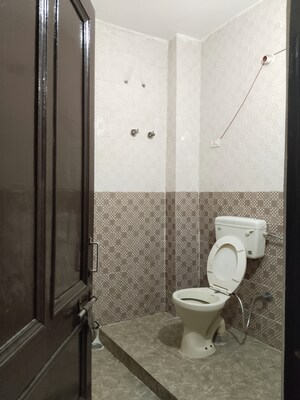 Bathroom in 2.5 BHK Builder Floor at Dev Homes 5, Sector 37 – for Rent