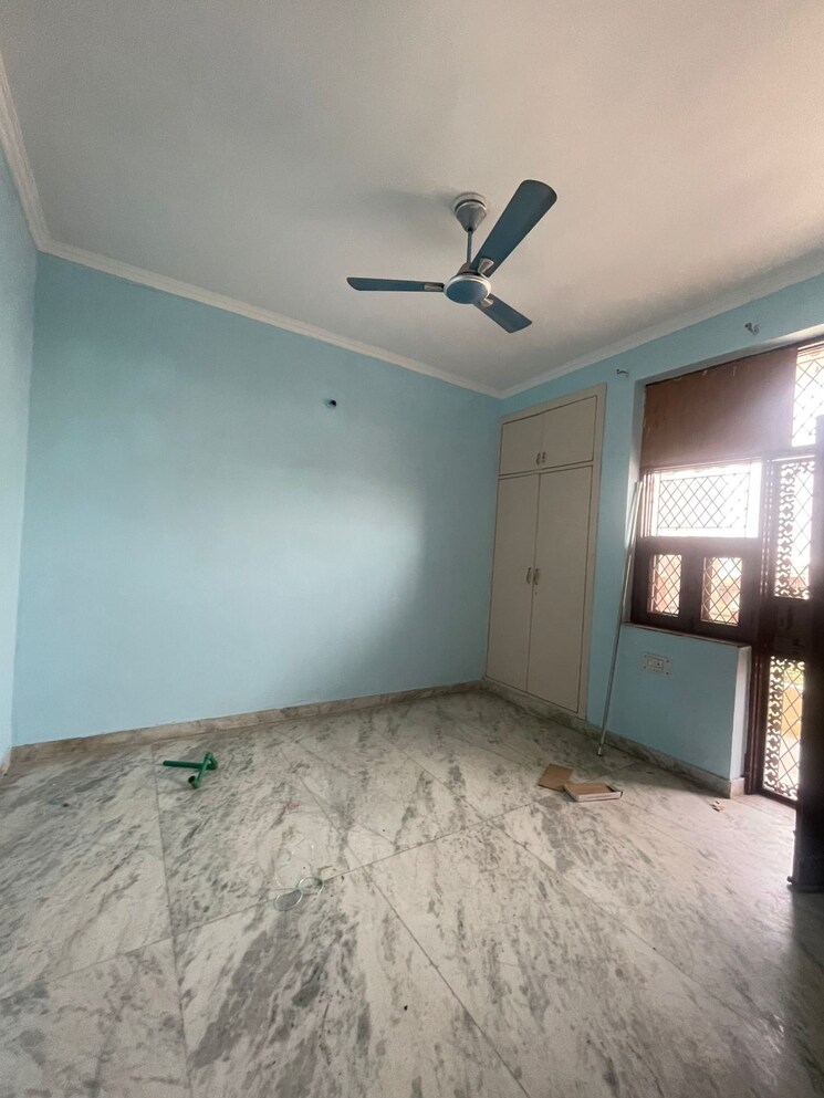 Room, ashoka enclave 2 Bedroom 200 Sq.Yd. Builder Floor In Ashoka Enclave Faridabad 9419726