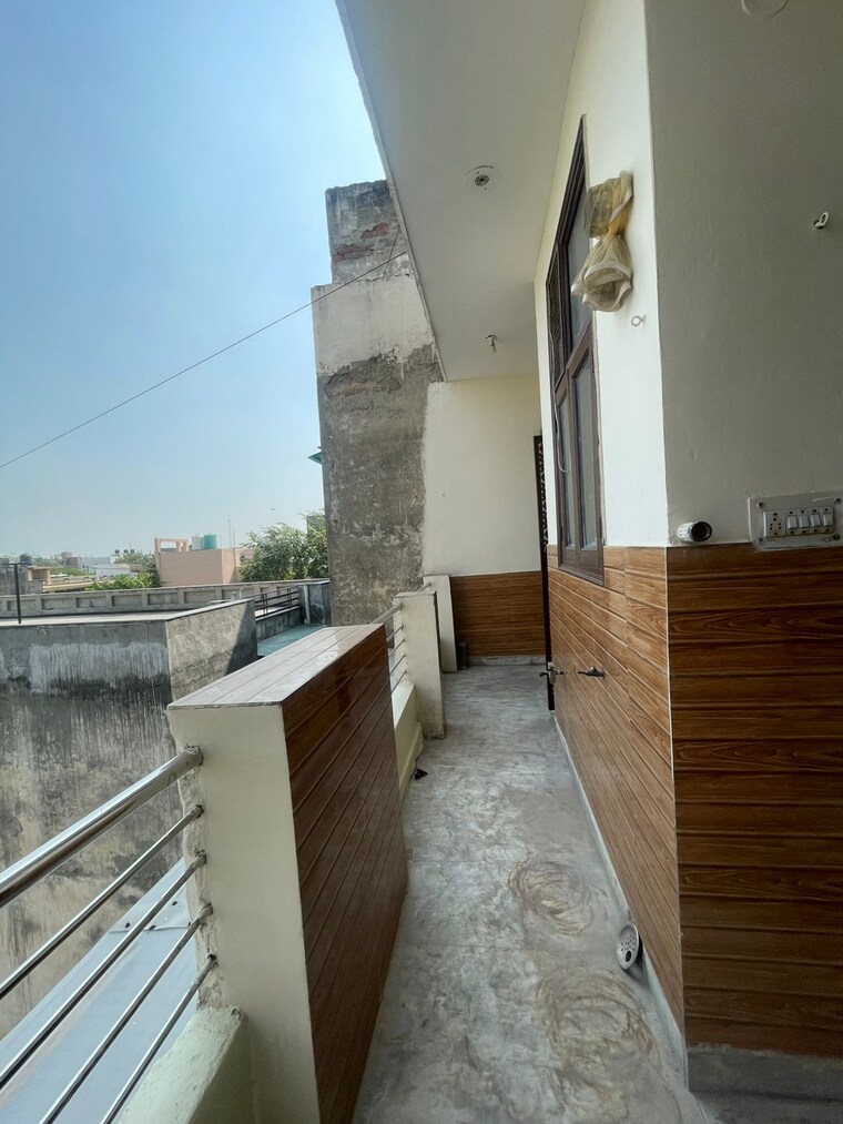 Balcony, ashoka enclave 2 Bedroom 200 Sq.Yd. Builder Floor In Ashoka Enclave Faridabad 9419726