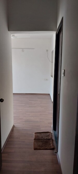 Room in 2 BHK Apartment at Lodha Splendora, Ghodbunder Road – for Rent