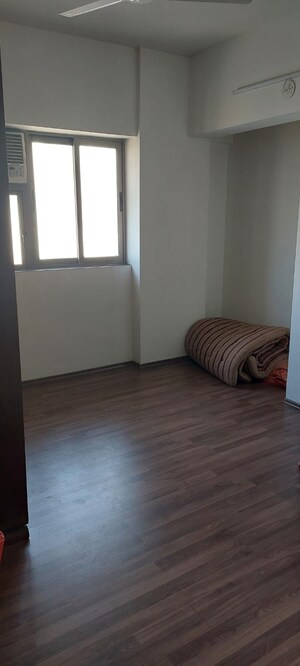 Room in 2 BHK Apartment at Lodha Splendora, Ghodbunder Road – for Rent