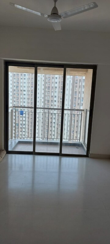 Room in 2 BHK Apartment at Lodha Splendora, Ghodbunder Road – for Rent