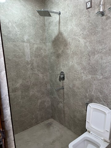 Bathroom in 1 BHK Builder Floor at Sector 57 – for Rent