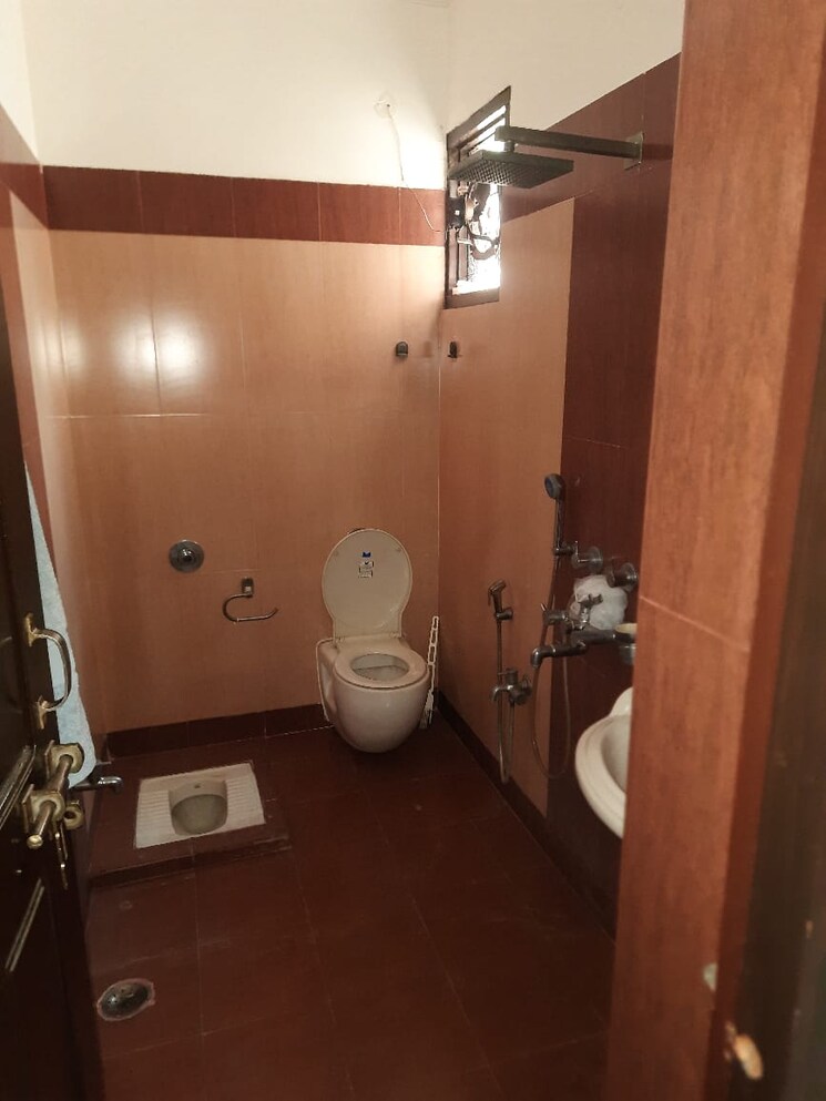 Bathroom, unitech-infospace 2 Bedroom 1320 Sq.Ft. Builder Floor In Sector 21 Gurgaon 9419769