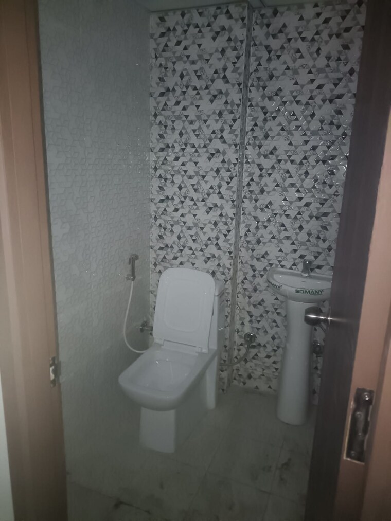 Bathroom, amrapali-heartbeat-city 4 Bedroom 3235 Sq.Ft. Apartment In Sector 107 Noida 9419775