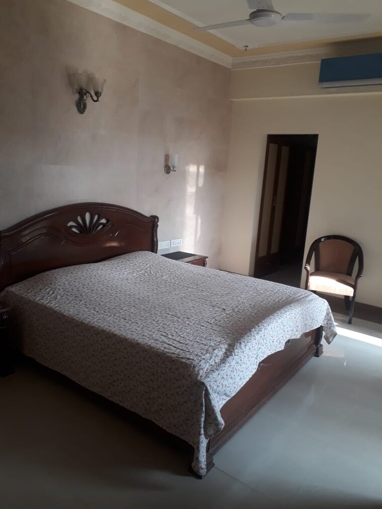 Bedroom, sector 11 3 Bedroom 1500 Sq.Ft. Builder Floor In Sector 11 Chandigarh 9419816
