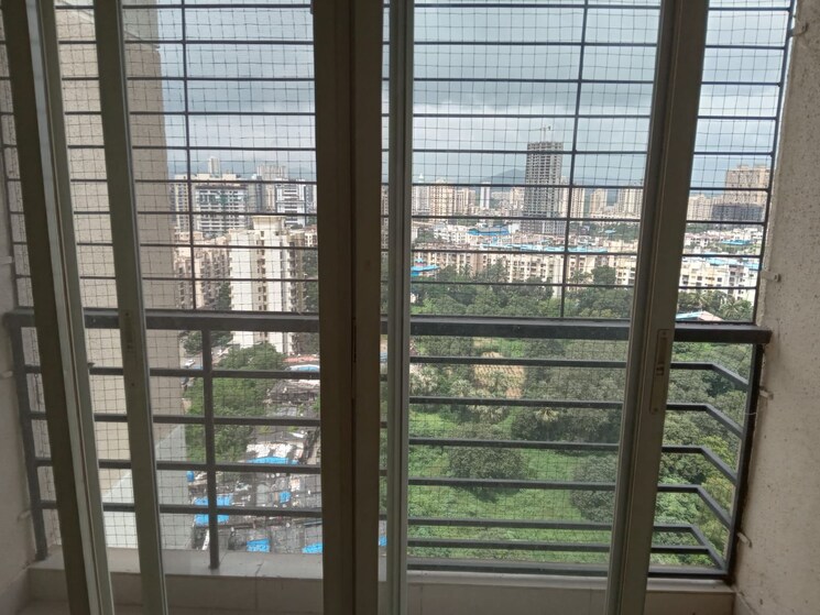 Room, db-parkwoods 3 Bedroom 1345 Sq.Ft. Apartment In Kasarvadavali Thane 9419818