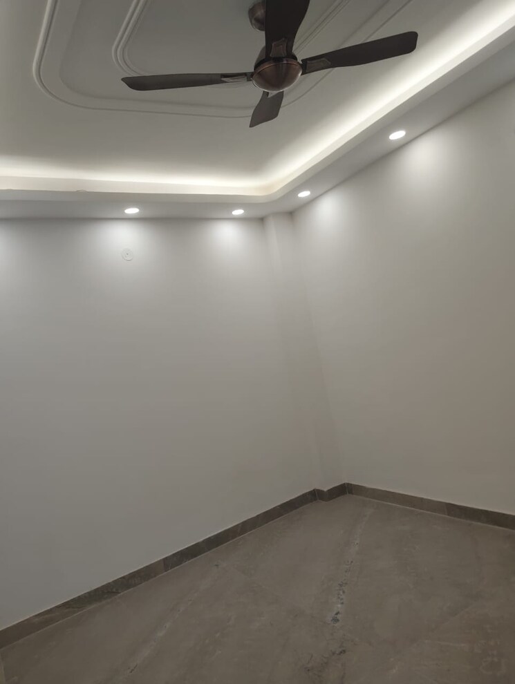 Room, rwa-kalkaji-dda-flats-l1-l2 3 Bedroom 120 Sq.Yd. Builder Floor In Govindpuri Delhi 9419866