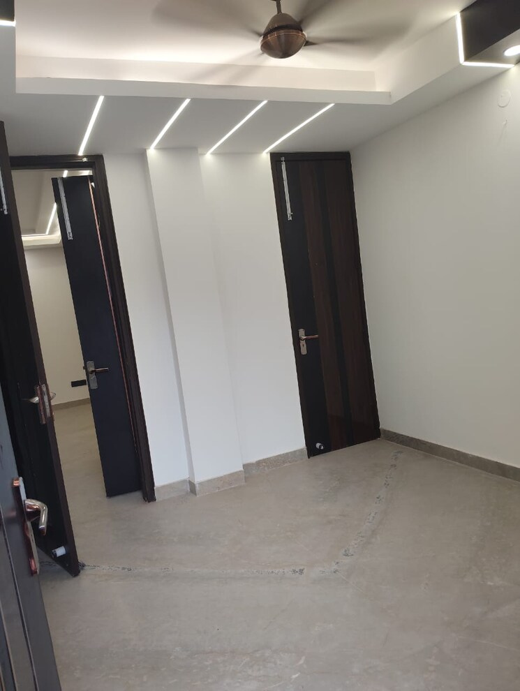 Room, rwa-kalkaji-dda-flats-l1-l2 3 Bedroom 120 Sq.Yd. Builder Floor In Govindpuri Delhi 9419866