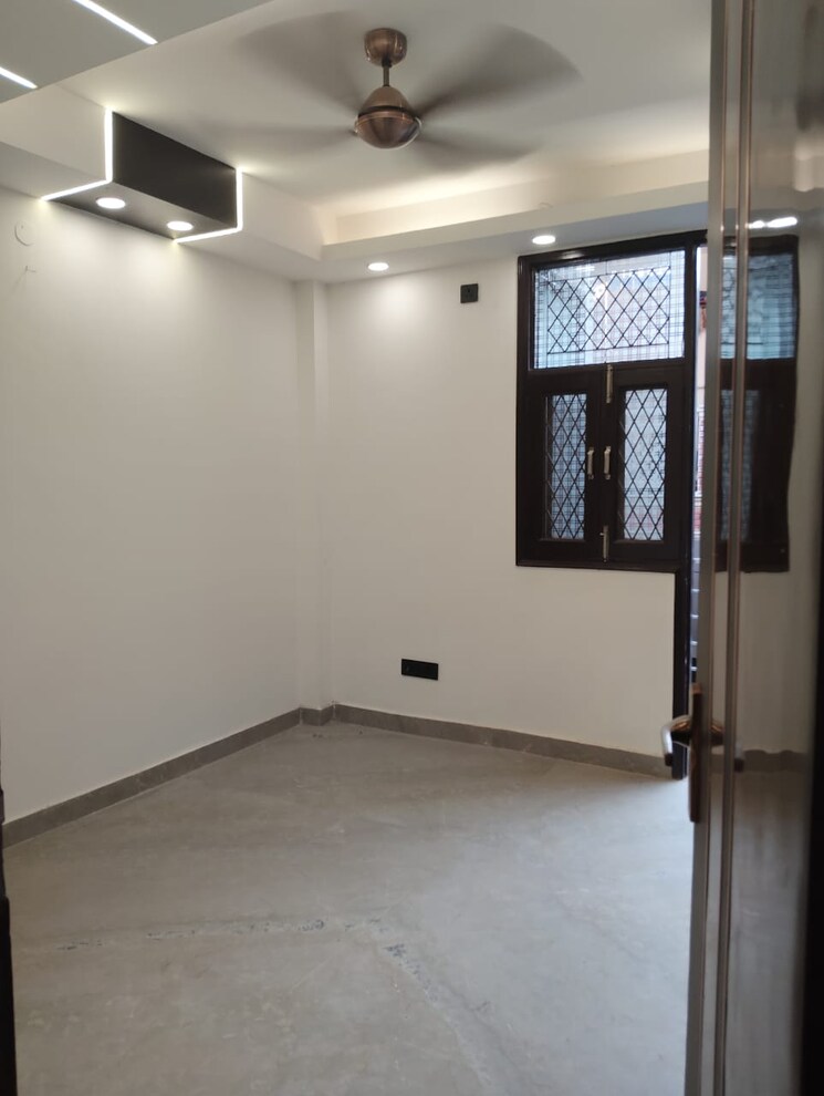 Room, rwa-kalkaji-dda-flats-l1-l2 3 Bedroom 120 Sq.Yd. Builder Floor In Govindpuri Delhi 9419866