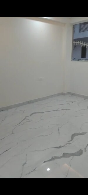 Room in 3 BHK Builder Floor at Sector 57 – for Rent