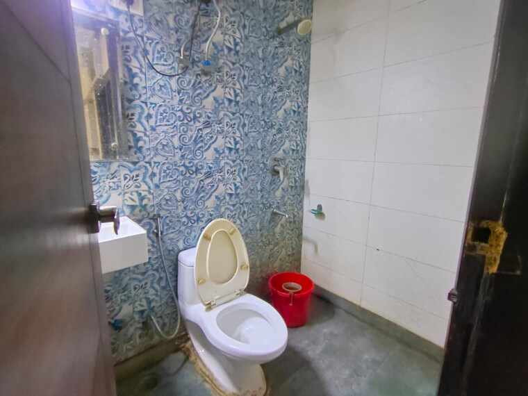Bathroom, sushant lok i 1 RK 250 Sq.Ft. Builder Floor In Sushant Lok I Gurgaon 9419924