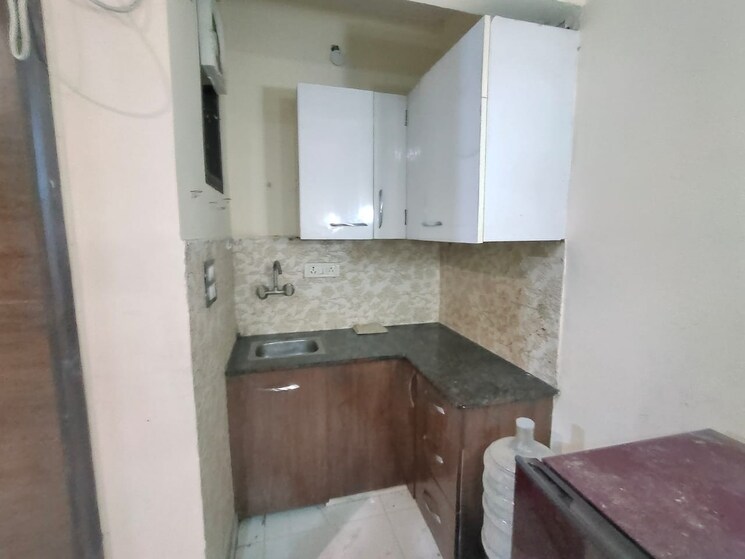 Kitchen, sushant lok i 1 RK 250 Sq.Ft. Builder Floor In Sushant Lok I Gurgaon 9419924