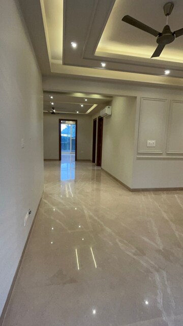 Room in 4 BHK Builder Floor at Sector 57 – for Sale