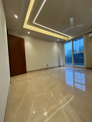 Room in 4 BHK Builder Floor at Sector 57 – for Sale