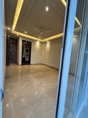 Building Lobby in 4 BHK Builder Floor at Sector 57 – for Sale