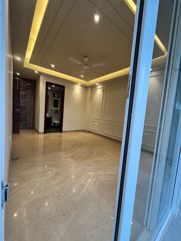 Building Lobby in 4 BHK Builder Floor at Sector 57 – for Sale