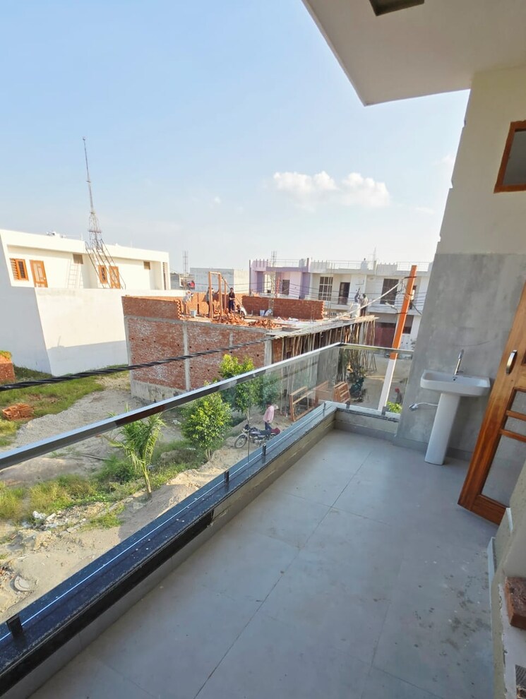 Swimming Pool, greater kailash i 4 Bedroom 300 Sq.Yd. Builder Floor In Greater Kailash I Delhi 9419977