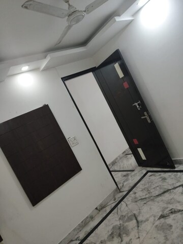 Room in 3 BHK Builder Floor at RWA Kalkaji DDA Flats L1 & L2, Govindpuri – for Rent