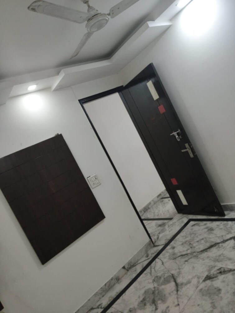 Room, rwa-kalkaji-dda-flats-l1-l2 3 Bedroom 100 Sq.Yd. Builder Floor In Govindpuri Delhi 9419989