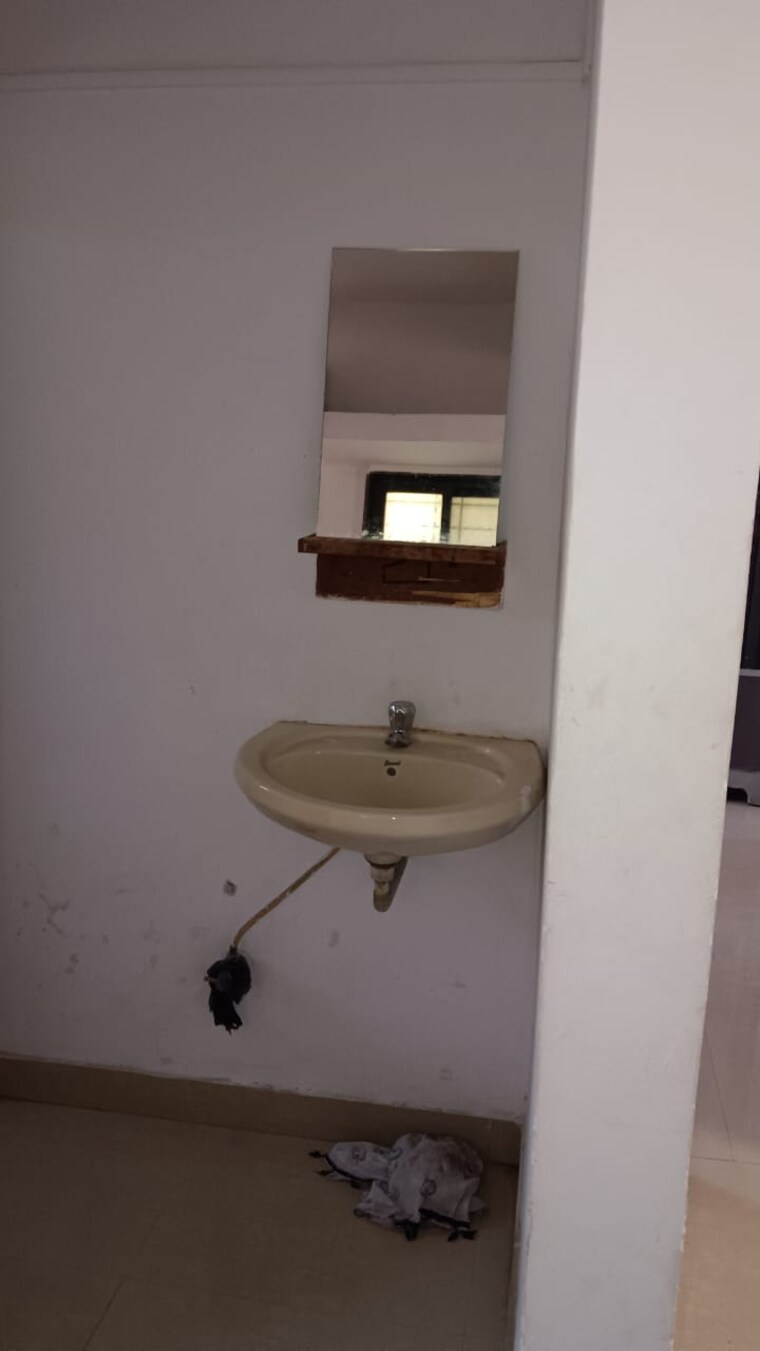 Bathroom, wakad 1 Bedroom 550 Sq.Ft. Apartment In Wakad Pune 9420002