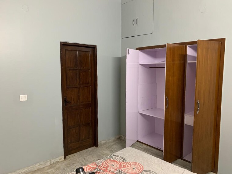 Bedroom, greater kailash i 4 Bedroom 300 Sq.Yd. Builder Floor In Greater Kailash I Delhi 9419997