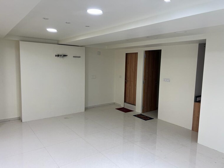 Room, thaltej Commercial Office Space 4000 Sq.Ft. In Thaltej Ahmedabad 9420024