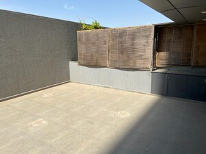 Room in  Office Space at Thaltej – for Rent