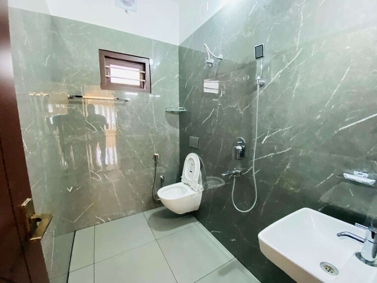 Bathroom, chattarpur 4 Bedroom 200 Sq.Yd. Builder Floor In Chattarpur Delhi 9420048