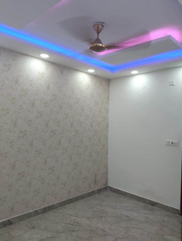 Room, rwa-kalkaji-dda-flats-block-16-to-19 3 Bedroom 100 Sq.Yd. Builder Floor In Govindpuri Delhi 9420084