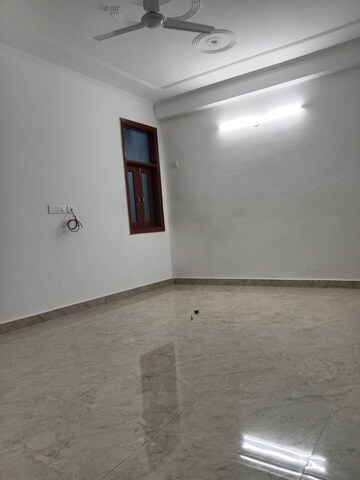 Room in 2 BHK Builder Floor at Saket – for Rent