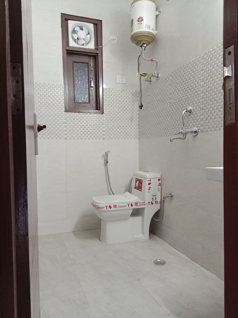 Bathroom, saket 2 Bedroom 850 Sq.Ft. Builder Floor In Saket Delhi 9420100