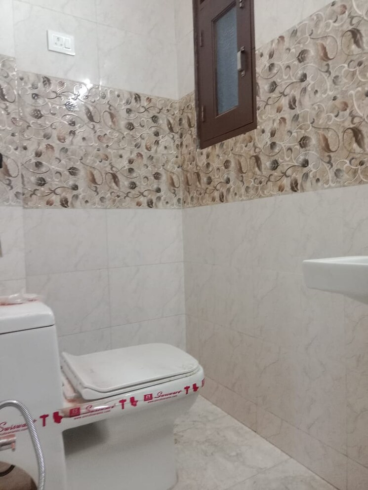 Bathroom, saket 2 Bedroom 850 Sq.Ft. Builder Floor In Saket Delhi 9420100