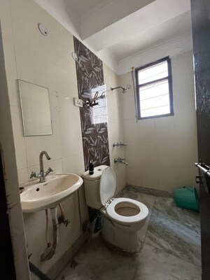 Attached Bathroom in 1 BHK Builder Floor at Saket – for Rent