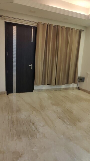 Room in 3 BHK Builder Floor at Sector 57 – for Rent
