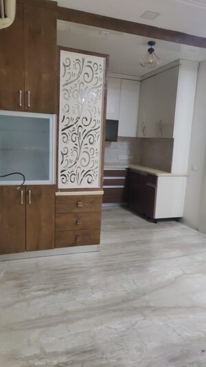 Room in 3 BHK Builder Floor at Sector 57 – for Rent