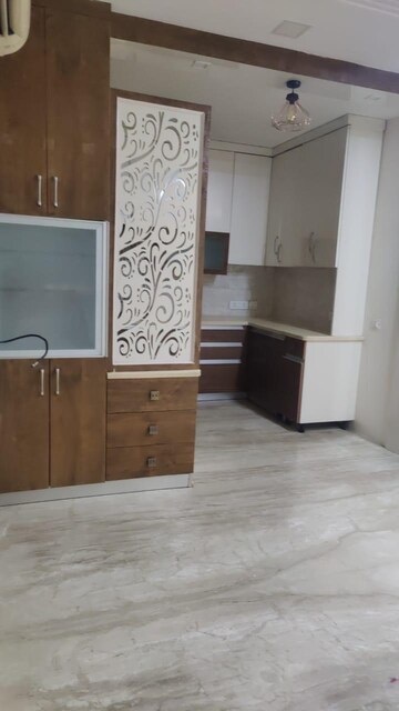 Room in 3 BHK Builder Floor at Sector 57 – for Rent
